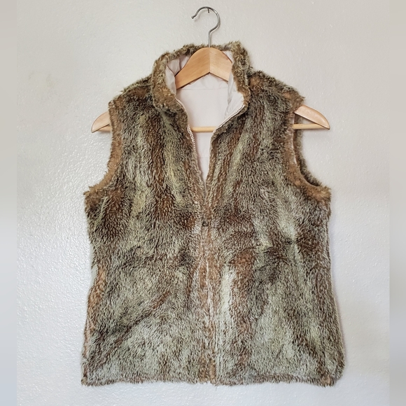 Faux Fur Zip Up Reversible Khaki Vest - Picture 2 of 4